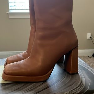 Style o ankle boots by Jeffrey Campbell